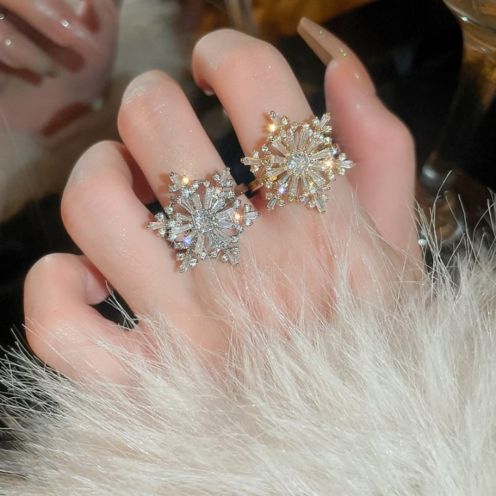 Sparkling Flower Rotating Ring – Adjustable Elegant Spinning Ring for Women & Girls, Fashion Jewelry