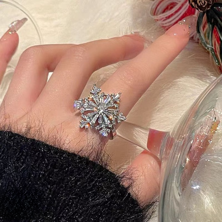 Sparkling Flower Rotating Ring – Adjustable Elegant Spinning Ring for Women & Girls, Fashion Jewelry