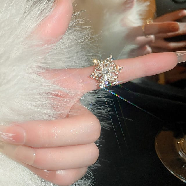 Sparkling Flower Rotating Ring – Adjustable Elegant Spinning Ring for Women & Girls, Fashion Jewelry